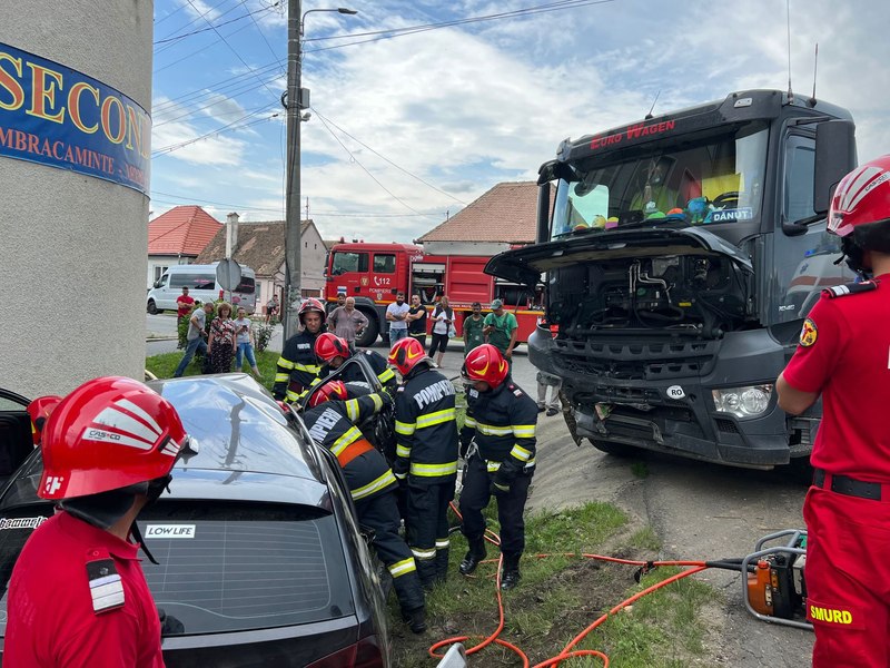 Trafic blocat total pe DN1, între Sibiu și Brașov. Accident cu trei victime UPDATE VIDEO