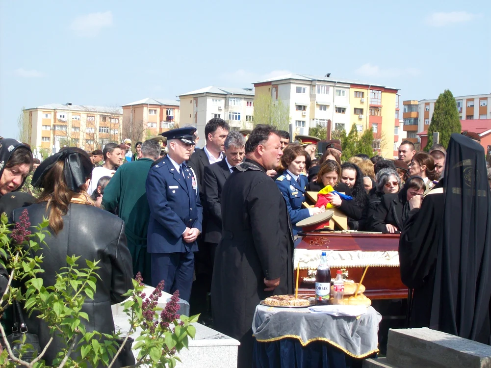 
    Plutonierul-major Claudiu Constantin Vulpoiu a fost condus pe ultimul drum  