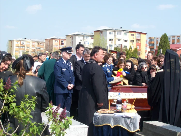 Plutonierul-major Claudiu Constantin Vulpoiu a fost condus pe ultimul drum
