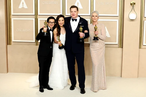 Câștigătorii trofeelor Oscar: Huy Quan, Michelle Yeoh, Brendan Fraser și Jamie Lee Curtis