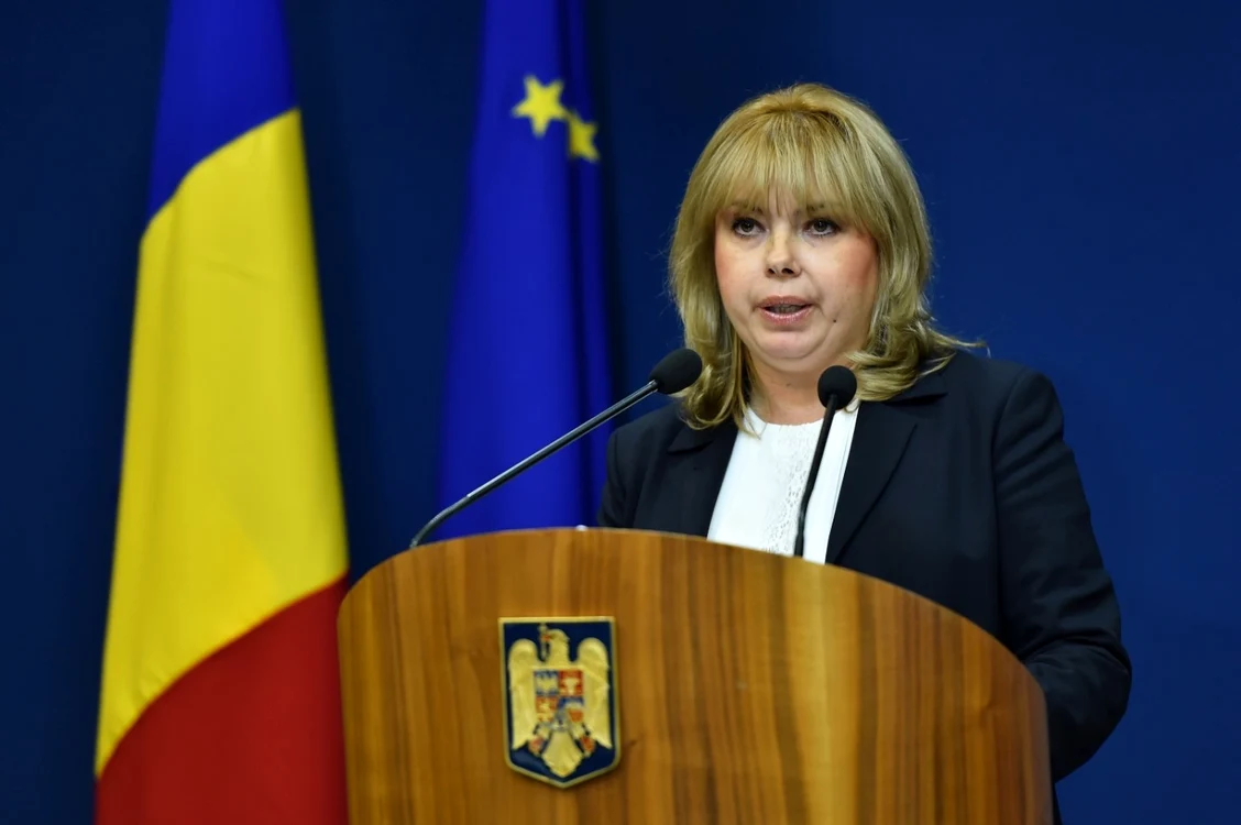 Anca Dragu, ministrul Finanţelor, vrea să aloce mai mulţi bani pentru reparaţia şcolilor şi asigurarea apei curentei în cazul celor fără autorizaţie    FOTO Gov.ro