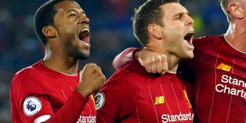 James Milner (C) de la Liverpool sărbătoreşte după ce a marcat din penalty în timpul meciului de fotbal din Premier League dintre Leicester City şi Liverpool pe stadionul King Power din Leicester Marea Britanie FOTO EPA-EFE / Tim Keeton 