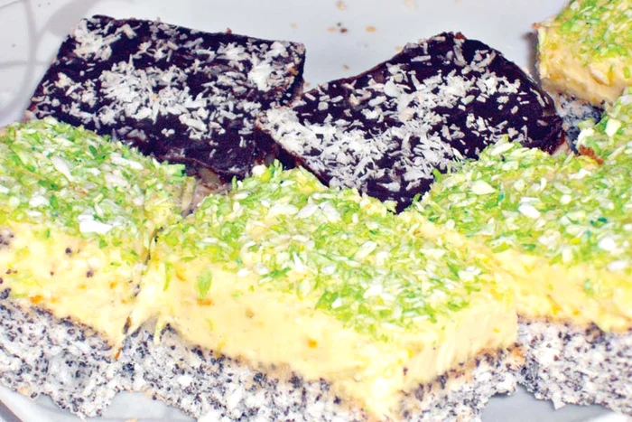 
    Prăjitură cu mac şi cremă vanilie  