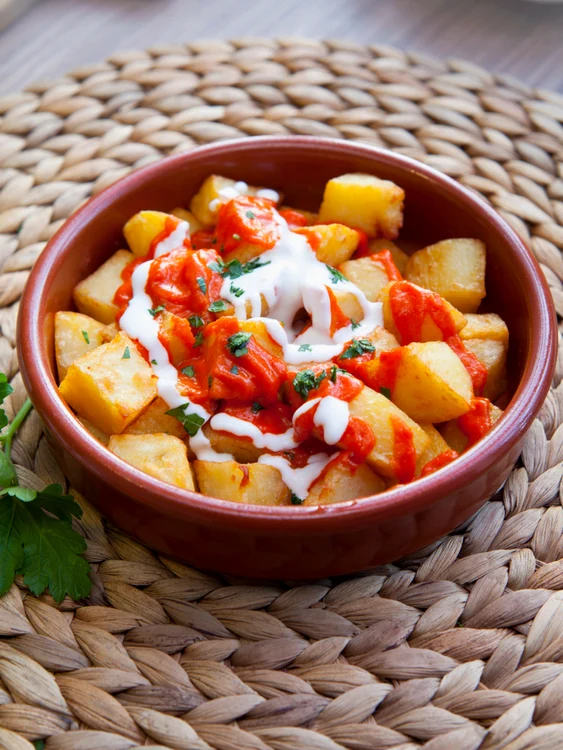 Cartofi - Patatas bravas Foto shutterstock 1604984695 jpg