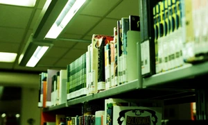 Anticariatul din București care cumpără cărți din bibliotecile bunicilor jpeg