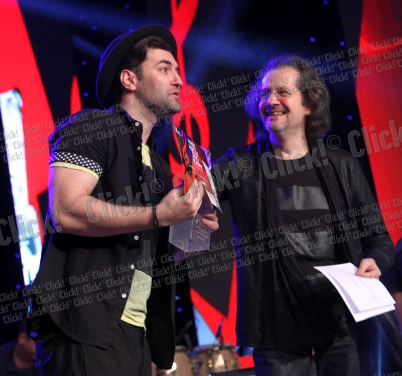 
    Smiley şi muşchii lui la Premiile Muzicale Radio România. (Foto: Sever Gheorghe)  