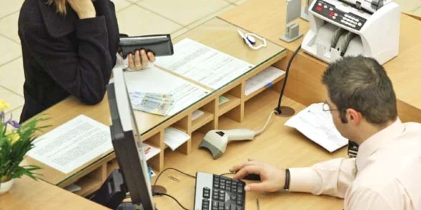 Românii au economisit peste 35 de milioane de euro din refinanţarea creditelor  