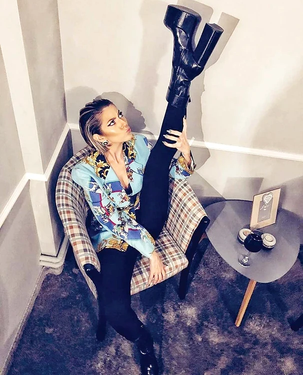 Lidia Buble a renunțat la imaginea de fată cuminte și și-a schimbat garderoba