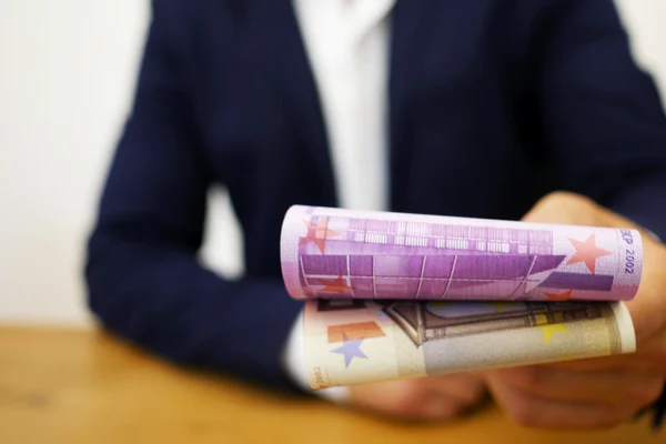 Românii sunt pe locul 28 din 29 în Europa după valoarea salariului mediu