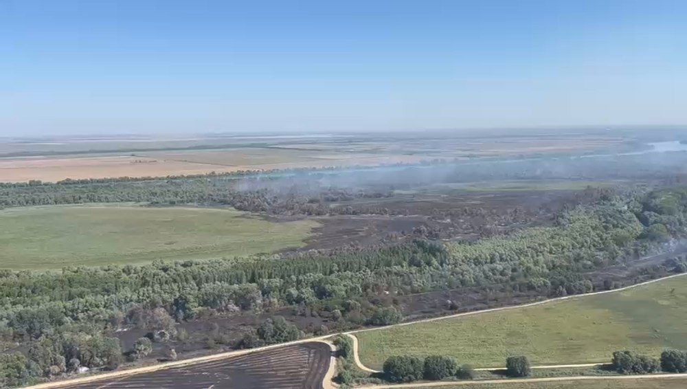 Intervenție cu trei elicoptere Black Hawk pentru stingerea incendiului de la Chilia Veche