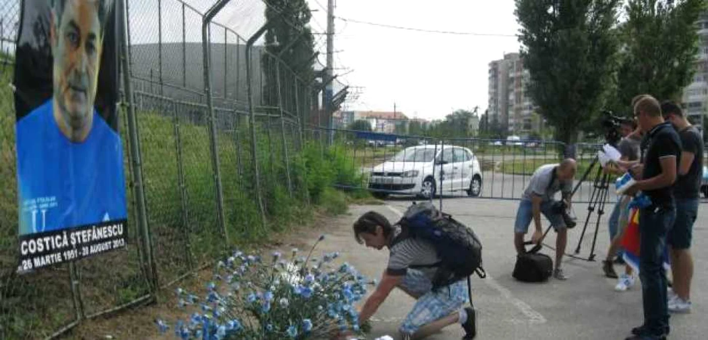 Colegii de echipă şi fanii au venit să aprindă o lumânare la stadionul Ion Oblemenco