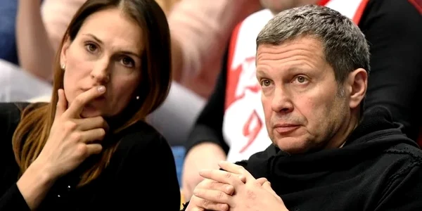 Vladimir Solovyov  si amanta  fodta basketbalista FOTO Sport 24 jpeg