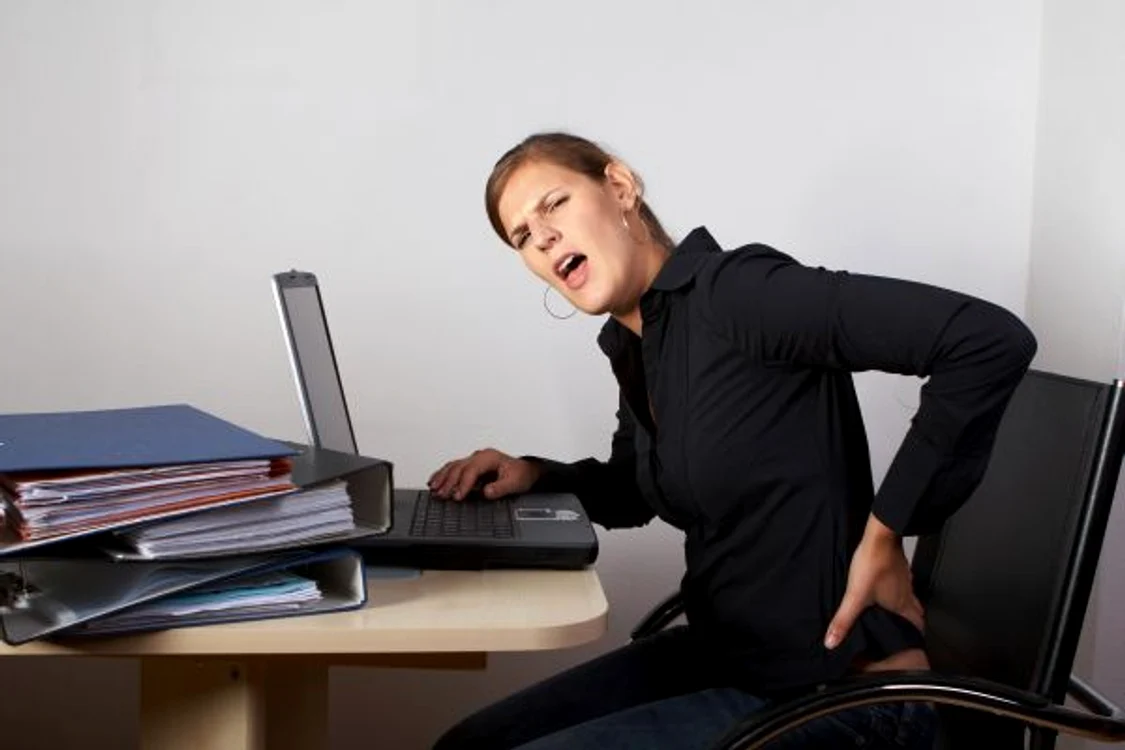 
    Durerile de spate și de umeri provin adesea din cauza unei posture incorecte.www.clickpentrufemei.ro  