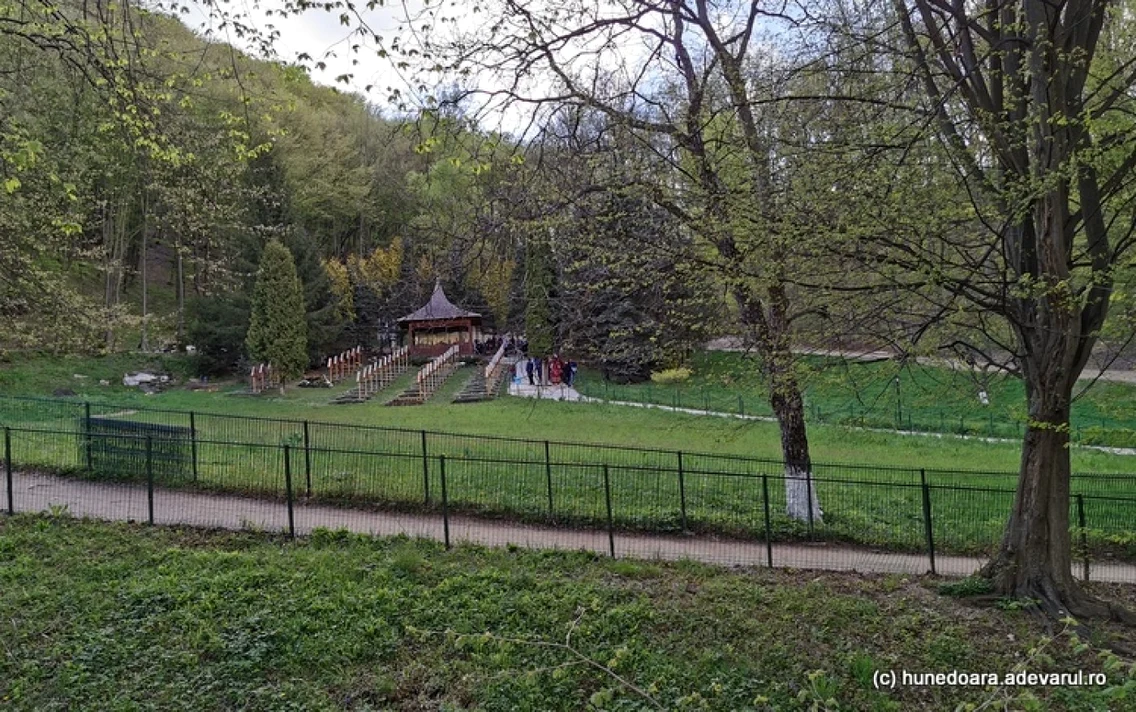 manastiea prislop de paste foto daniel guta adevarul