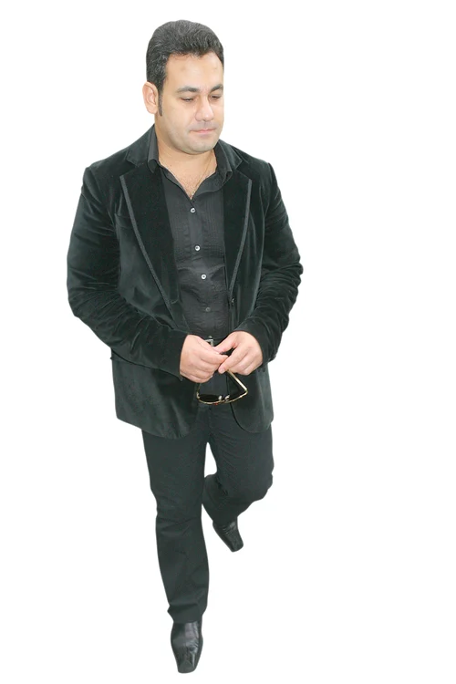 Ionuț împarte colivă și covrigi