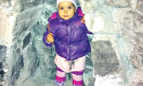 Ca să o scape de răceală, Irina  şi Răzvan Fodor şi au dus  fetiţa la Slănic Prahova (FOTOGRAFII: ARHIVA PERSONALĂ) jpeg