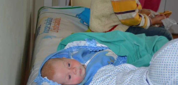 Peste 143.000 de copii născuţi nu au tată cunoscut