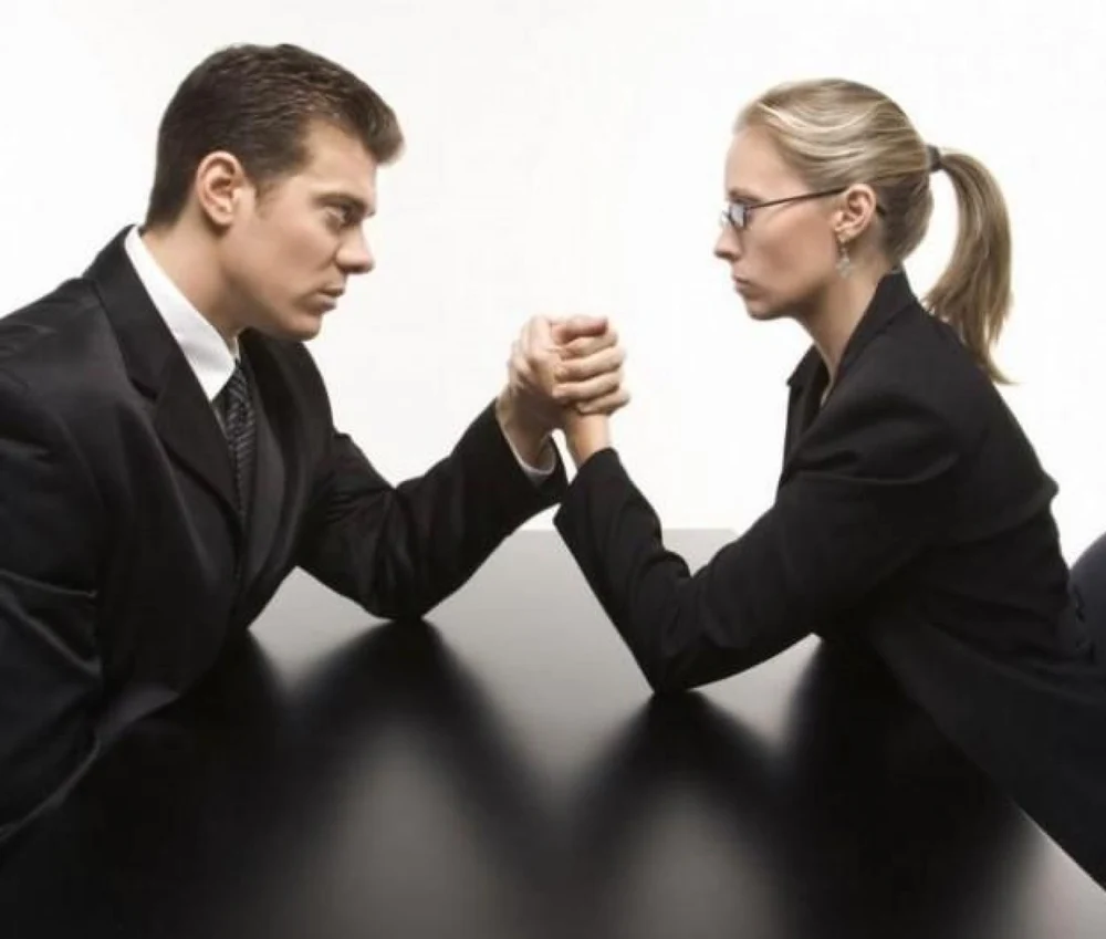 Femeile din UE lucrează „gratis” până la sfârşitul anului, dacă raportăm veniturile lor la cele ale bărbaților. Inegalitatea salarială se reflectă în pensii