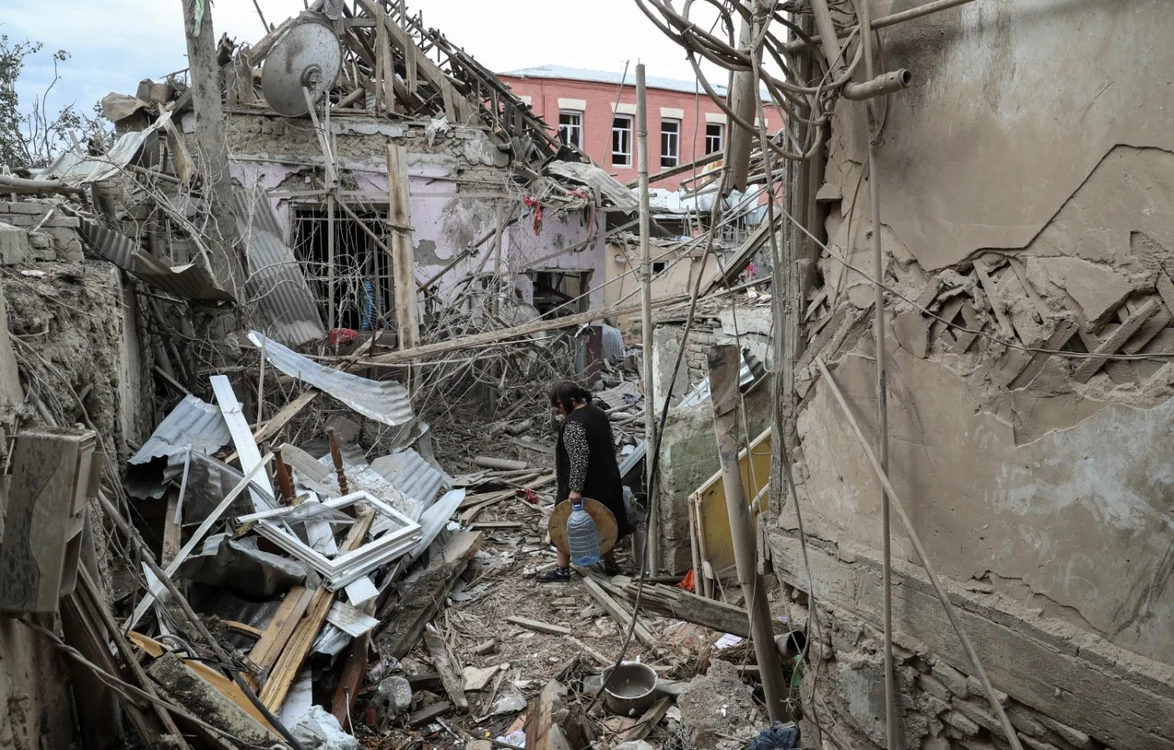 Ruine în Nagorno Karabah în urma bombardamentelor, FOTO EPA-EFE