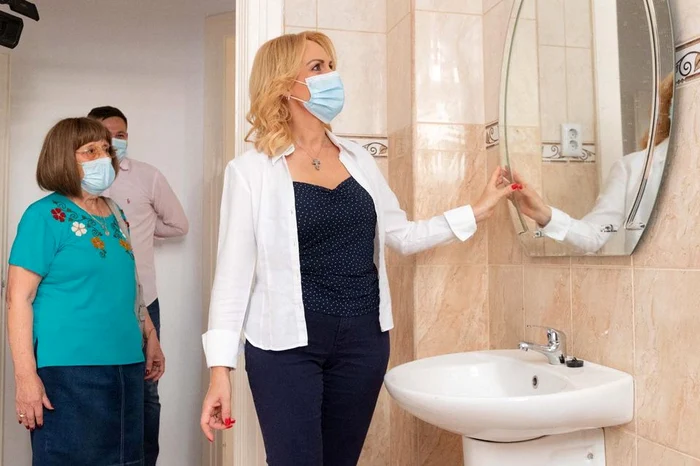 Chiar și băile au fost refăcute complet