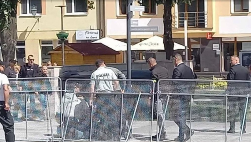 Viața premierului Robert Fico nu mai este în pericol, dar starea lui rămâne gravă. Ce au greștit gărzile sale de corp