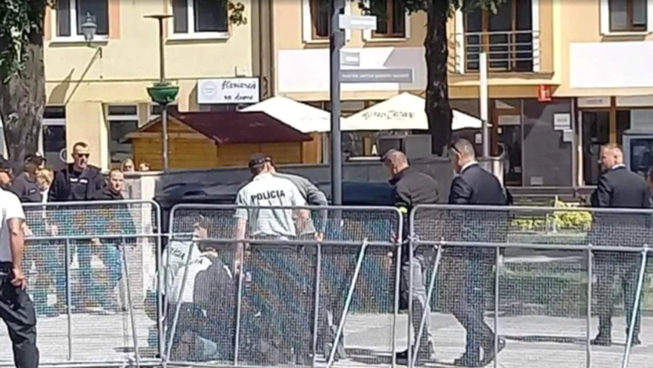 Poliția a reținut un bărbat care a tras asupra lui Fico de cinci ori FOTO ARHIVĂ