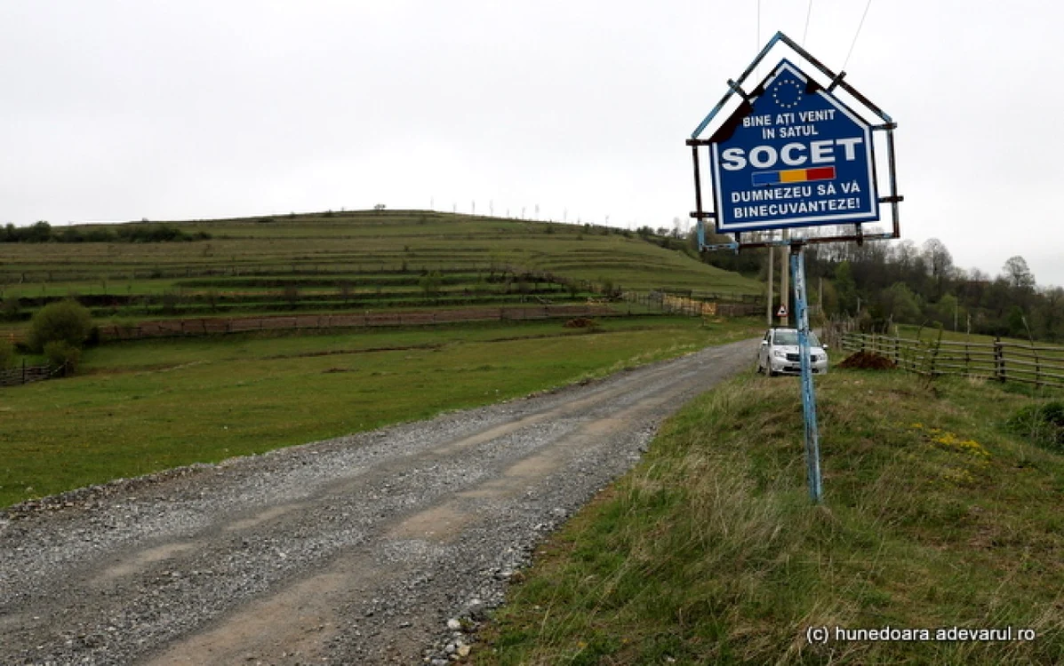 Drumul Cerbăl - Socet. FOTO: Daniel Guţă. ADEVĂRUL.