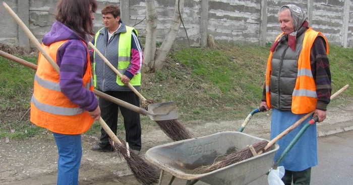 Muncitorii au început curăţenia de primăvară