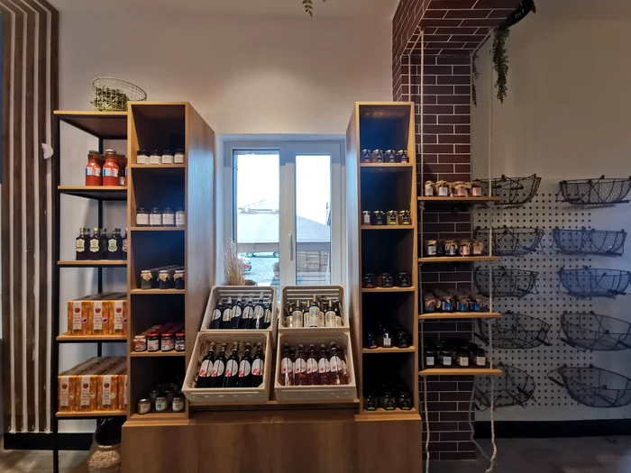 S-a deschis băcănia Akademika Market FOTO Ștefan Both