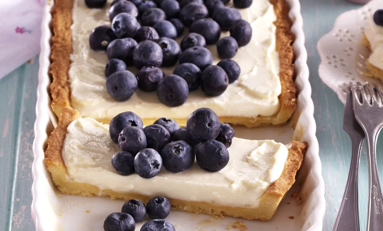 tarta cu crema de branza si afine jpeg