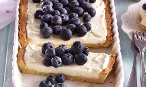 tarta cu crema de branza si afine jpeg