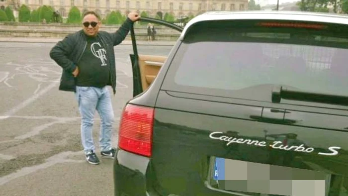 
    Bărbatul a pierdut controlul volanului şi a fost aruncat din maşină  