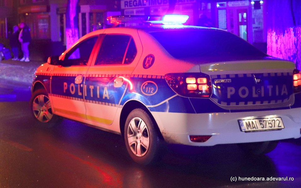O femeie din Ilfov a chemat poliția după ce a fost alungată de soțul care s-a baricadat în casă cu copilul de cinci ani