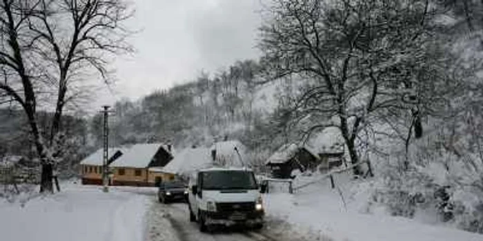 În judeţ se circulă în condiţii de iarnă.