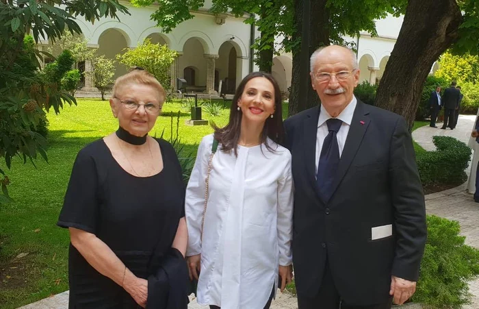 1 rebengiuc andreea raducan papa francisc palatul cotroceni 3 jpg jpeg