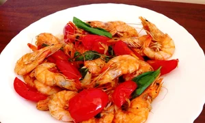 creveti in sos dulce picant cu busuioc jpeg