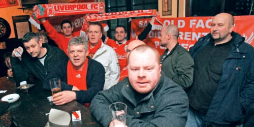Fanii lui Liverpool s-au strâns la pubul Dreamer's