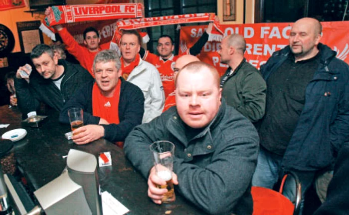 Fanii lui Liverpool s-au strâns la pubul Dreamer's 