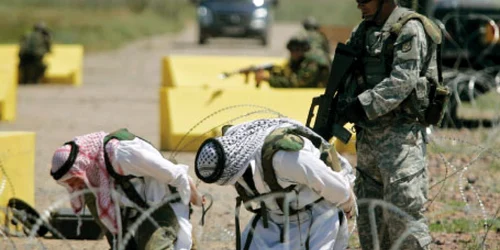 Militari americani şi români antrenându-se, la Babadag