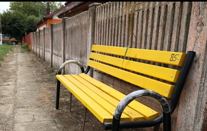 Băncile au costat FOTO 120.000 de lei. captură Oltenia 1