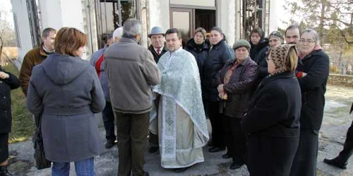 Localnicii spun că nu sunt de acord cu venirea unui nou preot în comună
