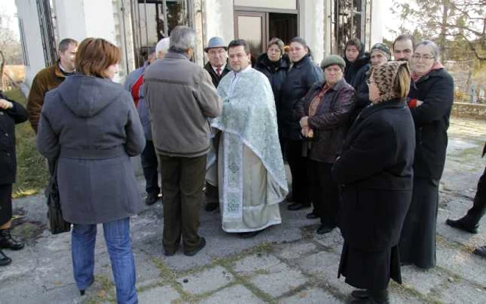 Localnicii spun că nu sunt de acord cu venirea unui nou preot în comună