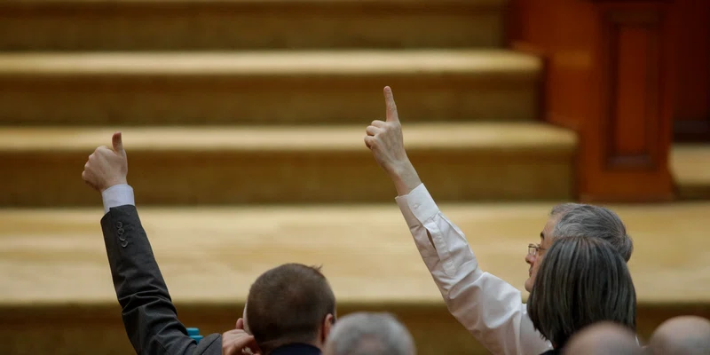 Votul final asupra legii bugetului de stat pentru 2024 în plenul reunit al Parlamentului. FOTO Inquam Photos / George Călin