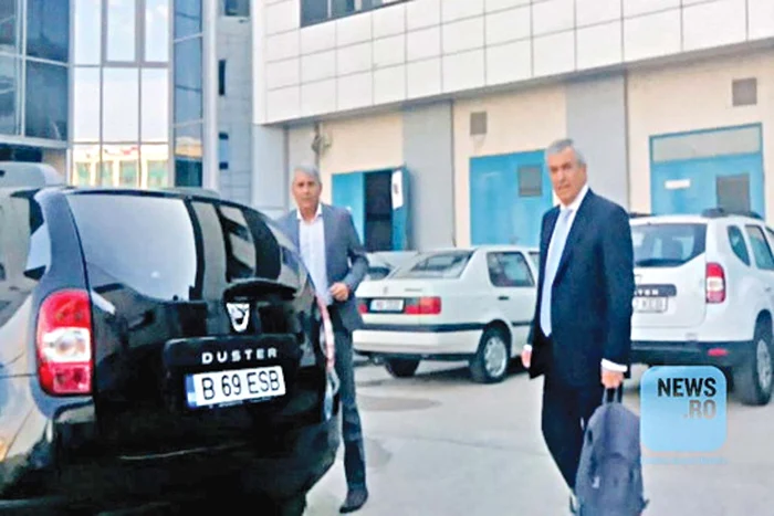 
    Tăriceanu a spus că oamenii cu funcţii importante trebuie să se dedice problemelor societăţii, nu statului la coadă  