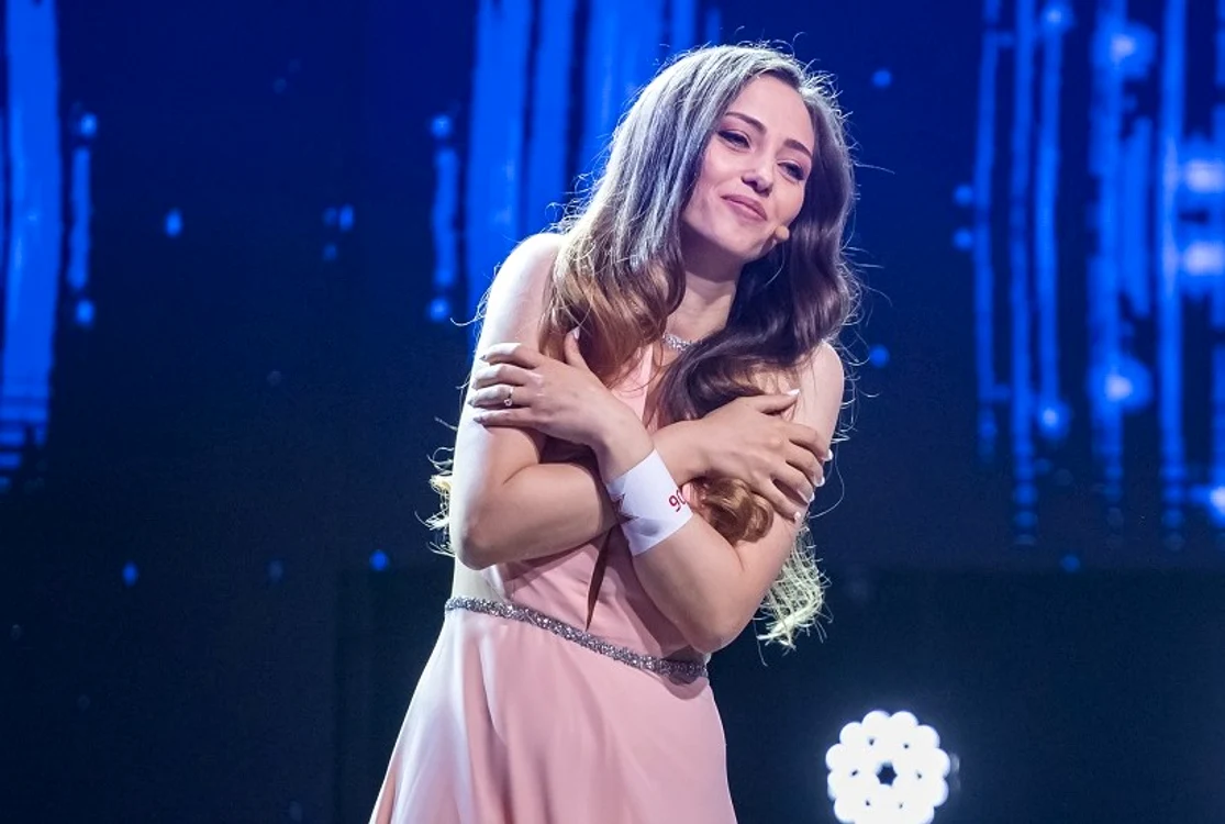 
    Jeni Ion are 33 de ani și a impresionat juriul X-Factor cu povestea ei de viațăfoto: Antena 1  
