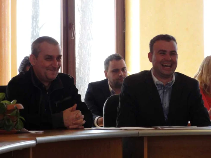 Darius Vâlcov şi Dan Bălăşescu, veseli mai mult sau mai puţin natural