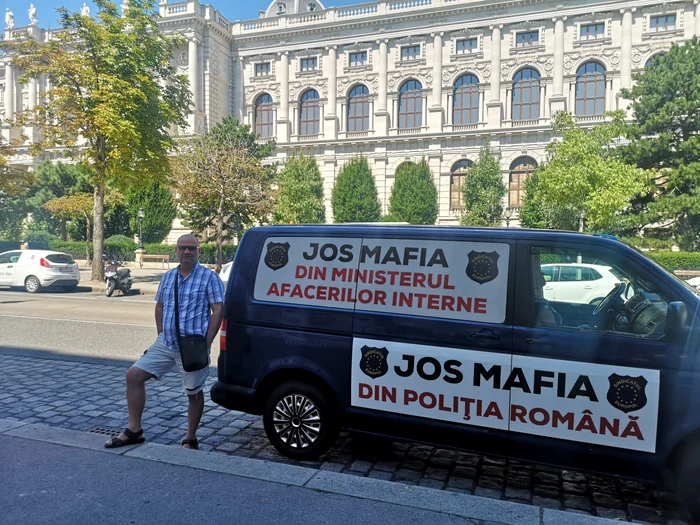 Mesajele inscripționate pe mașina sindicalistului FOTO Facebook