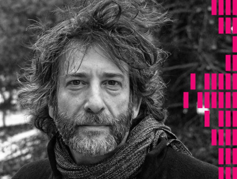 Neil Gaiman, autorul celebrului roman „Zei americani”, în centrul unui uriaş scandal. Încă patru femei îl acuză de agresiune sexuală şi sado-masochism