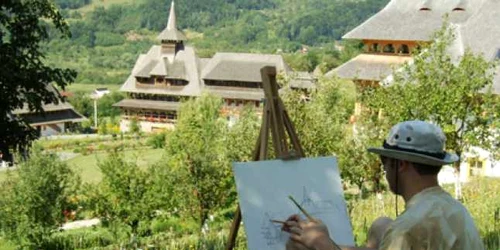 Turiştii pot participa la tabere de pictură sau sculptură
