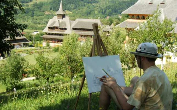 Turiştii pot participa la tabere de pictură sau sculptură